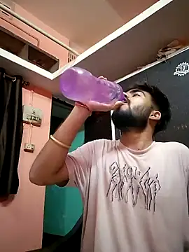 soniriyaa010101 online show from 04/16/26, 08:53