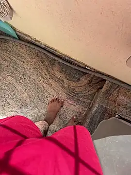 Snapshot of sunnu_97_ chatting on 12/18/25, 05:57 sunnu 97 online show from 12/18/25, 05:57