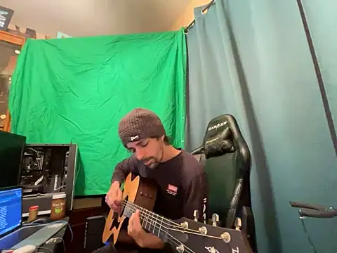 Snapshot of Stringin69 chatting on 11/12/25, 03:12 Stringin69 online show from 11/12/25, 03:12