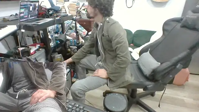 Snapshot of Stringin69 chatting on 02/26/26, 05:23 Stringin69 online show from 02/26/26, 05:23