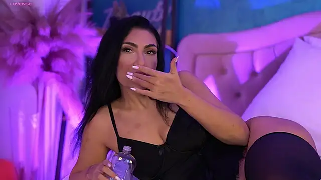 Bella Jonnes online show from 12/20/25, 08:27