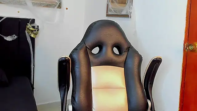 Snapshot of cassian_gold chatting on 10/22/25, 05:02 cassian gold online show from 10/22/25, 05:02