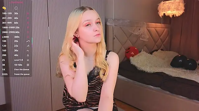 KrishnaSimmons online show from 10/31/25, 08:10