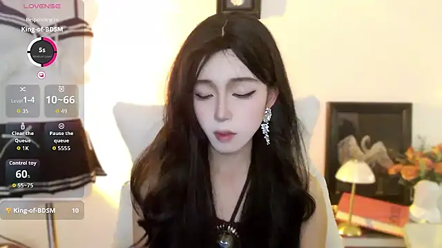 Snapshot of Wfrost0707 chatting on 11/10/25, 06:56 Wfrost0707 online show from 11/10/25, 06:56