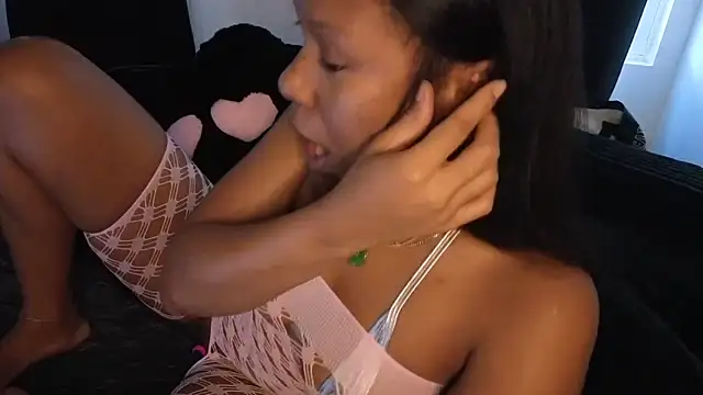 Snapshot of __suki chatting on 09/14/25, 10:42 suki online show from 09/14/25, 10:42