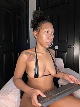 Snapshot of __suki chatting on 11/13/25, 06:18 suki online show from 11/13/25, 06:18