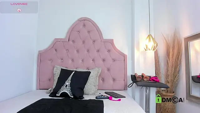Caroline daring online show from 06/30/26, 01:12