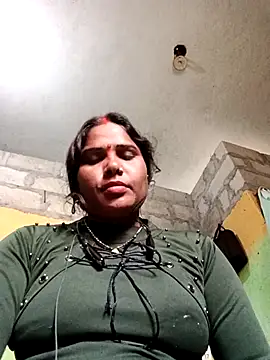 Snapshot of SweetKomal89 chatting on 10/28/25, 04:27 SweetKomal89 online show from 10/28/25, 04:27