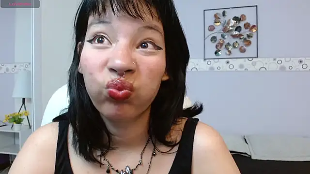 Snapshot of FresaAnix chatting on 10/16/25, 07:37 FresaAnix online show from 10/16/25, 07:37