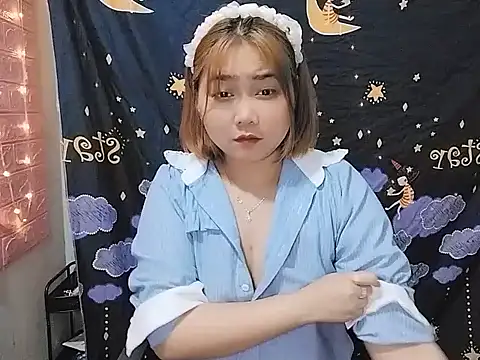 Snapshot of Nhan7868 chatting on 10/15/25, 11:49 Nhan7868 online show from 10/15/25, 11:49