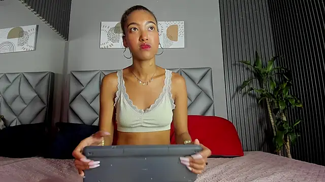 Snapshot of Alisha_Ebonyy chatting on 10/01/25, 12:00 Alisha Ebonyy online show from 10/01/25, 12:00