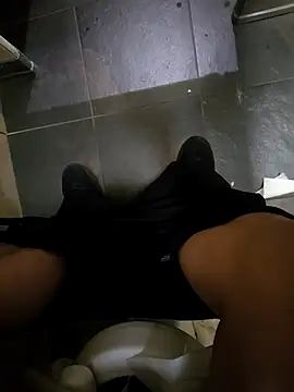 Snapshot of maxelbueno chatting on 09/24/25, 08:45 maxelbueno online show from 09/24/25, 08:45