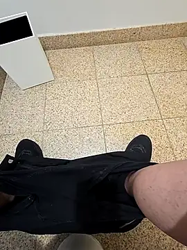 Snapshot of maxelbueno chatting on 10/06/25, 07:55 maxelbueno online show from 10/06/25, 07:55