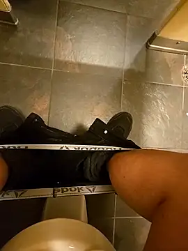 Snapshot of maxelbueno chatting on 10/19/25, 08:53 maxelbueno online show from 10/19/25, 08:53