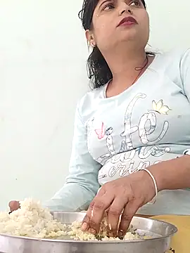 Hot-Pooja25 online show from 03/23/26, 05:55