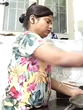 Hot-Pooja25 online show from 04/11/26, 05:28