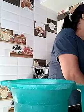 Hot-Pooja25 online show from 04/25/26, 03:09