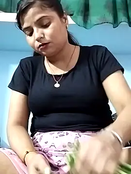 Hot-Pooja25 online show from 04/25/26, 01:41