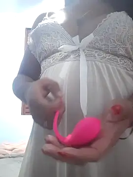 Snapshot of romerasexy chatting on 10/24/25, 10:28 romerasexy online show from 10/24/25, 10:28