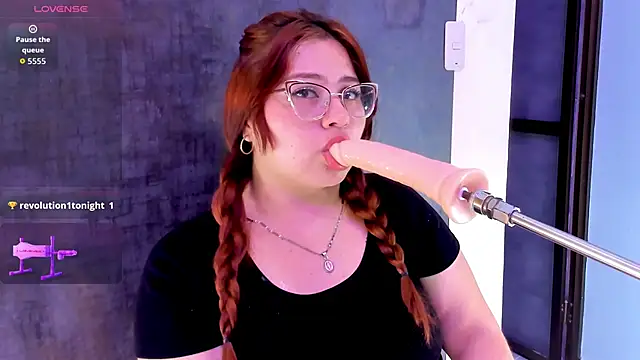 Snapshot of alana_glasses chatting on 09/18/25, 11:45 alana glasses online show from 09/18/25, 11:45