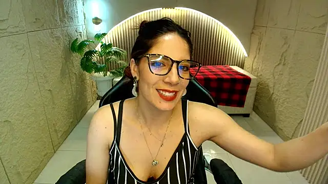 nadia r  online show from 07/16/26, 08:04