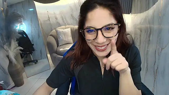 nadia r  online show from 07/21/26, 07:49