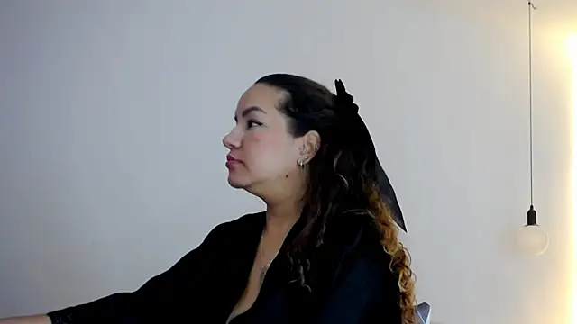 Snapshot of Dulce__Lovee chatting on 09/13/25, 01:33 Dulce Lovee online show from 09/13/25, 01:33