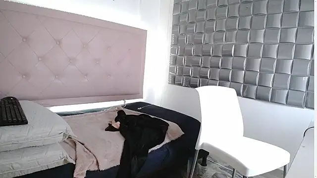 Snapshot of Dulce__Lovee chatting on 10/07/25, 11:29 Dulce Lovee online show from 10/07/25, 11:29