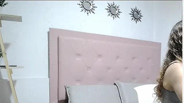 Snapshot of Dulce__Lovee chatting on 10/13/25, 10:43 Dulce Lovee online show from 10/13/25, 10:43