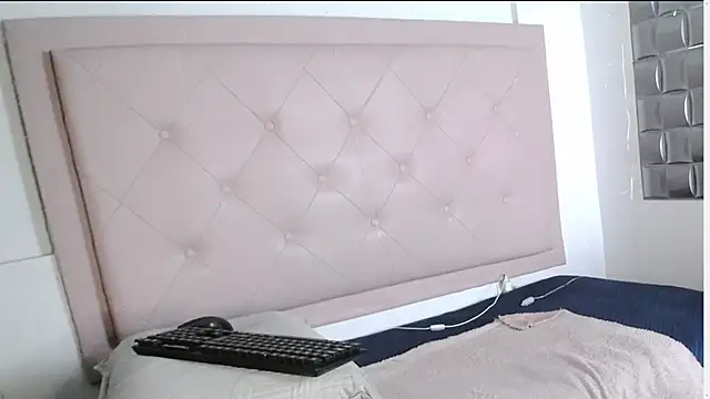 Snapshot of Dulce__Lovee chatting on 10/20/25, 09:37 Dulce Lovee online show from 10/20/25, 09:37