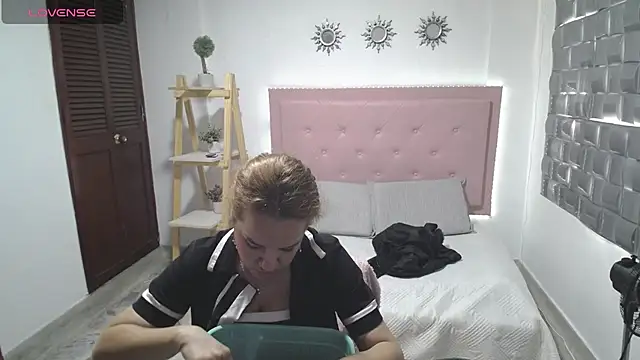 Snapshot of Dulce__Lovee chatting on 11/21/25, 01:21 Dulce Lovee online show from 11/21/25, 01:21