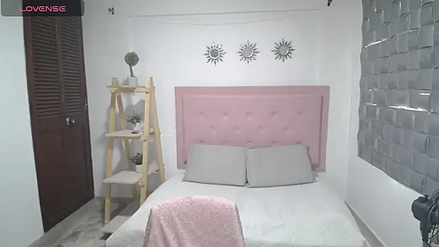 Snapshot of Dulce__Lovee chatting on 11/24/25, 05:56 Dulce Lovee online show from 11/24/25, 05:56