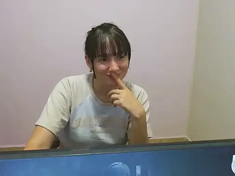 Snapshot of butterflyfree1 chatting on 09/19/25, 04:36 butterflyfree1 online show from 09/19/25, 04:36