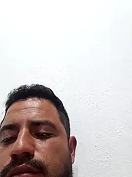 Snapshot of aalvaro98 chatting on 11/19/25, 10:04 aalvaro98 online show from 11/19/25, 10:04