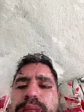 Snapshot of aalvaro98 chatting on 11/30/25, 05:28 aalvaro98 online show from 11/30/25, 05:28