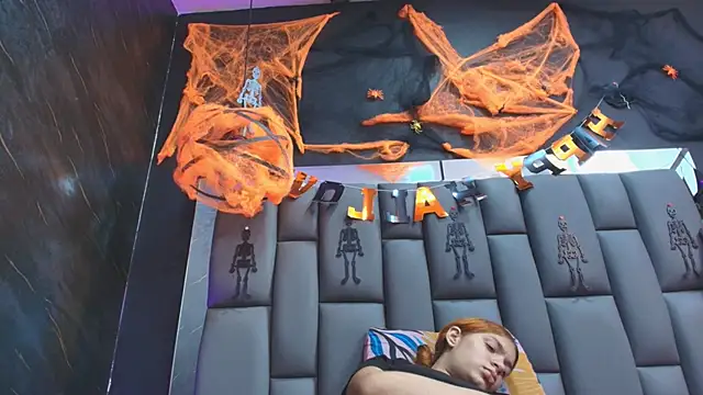 Snapshot of kissme_luna chatting on 10/30/25, 07:14 kissme luna online show from 10/30/25, 07:14