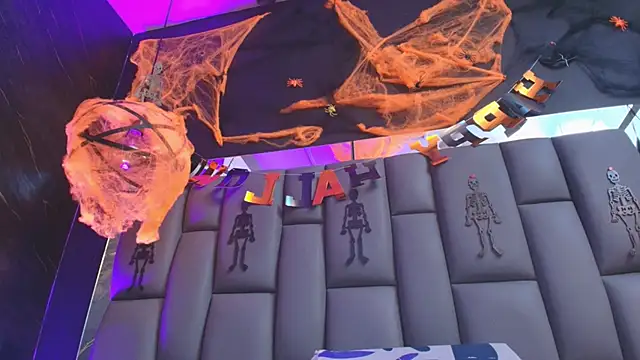 Snapshot of kissme_luna chatting on 10/31/25, 07:04 kissme luna online show from 10/31/25, 07:04