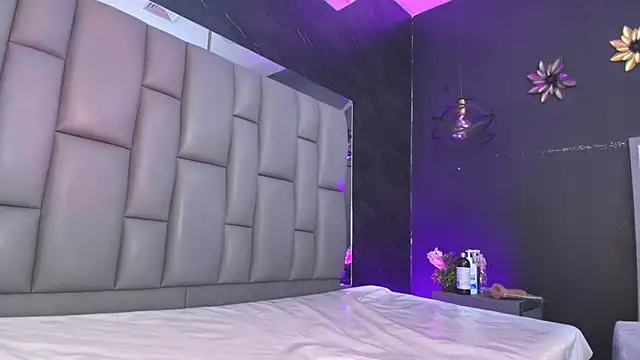 Snapshot of kissme_luna chatting on 11/14/25, 07:01 kissme luna online show from 11/14/25, 07:01