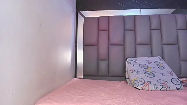 Snapshot of kissme_luna chatting on 11/18/25, 07:18 kissme luna online show from 11/18/25, 07:18