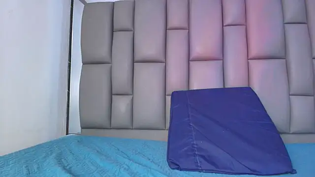 Snapshot of kissme_luna chatting on 11/19/25, 07:03 kissme luna online show from 11/19/25, 07:03