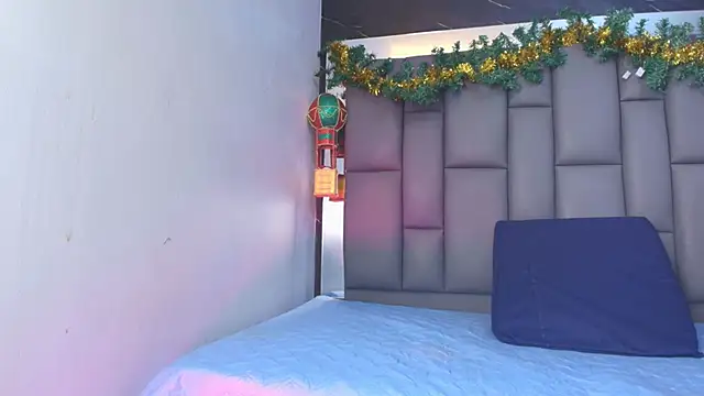 Snapshot of kissme_luna chatting on 12/02/25, 07:09 kissme luna online show from 12/02/25, 07:09