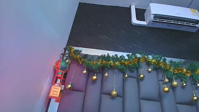 Snapshot of kissme_luna chatting on 12/17/25, 07:09 kissme luna online show from 12/17/25, 07:09