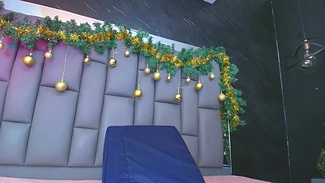 Snapshot of kissme_luna chatting on 12/18/25, 07:09 kissme luna online show from 12/18/25, 07:09