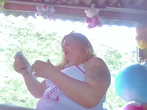 Snapshot of Effata30 chatting on 10/29/25, 08:54 Effata30 online show from 10/29/25, 08:54