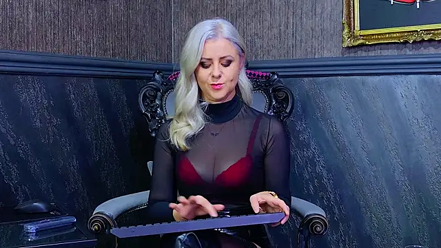 TiffanySia online show from 10/24/25, 04:31