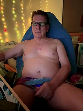 Snapshot of ice717 chatting on 11/24/25, 11:21 ice717 online show from 11/24/25, 11:21