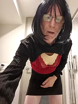 Snapshot of chrisCD19 chatting on 09/10/25, 08:36 chrisCD19 online show from 09/10/25, 08:36