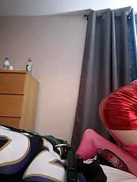 Snapshot of chrisCD19 chatting on 10/11/25, 09:30 chrisCD19 online show from 10/11/25, 09:30