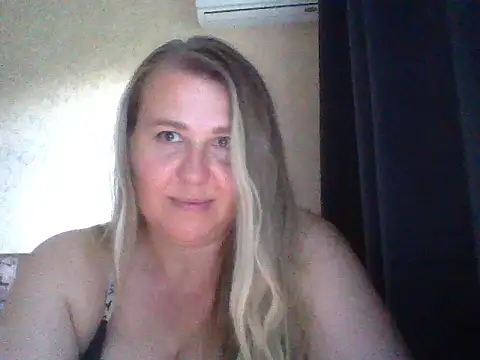 Snapshot of Solinaa chatting on 07/04/26, 04:35 Solinaa online show from 07/04/26, 04:35