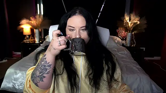 Snapshot of SerahMirabeli chatting on 11/14/25, 08:18 SerahMirabeli online show from 11/14/25, 08:18